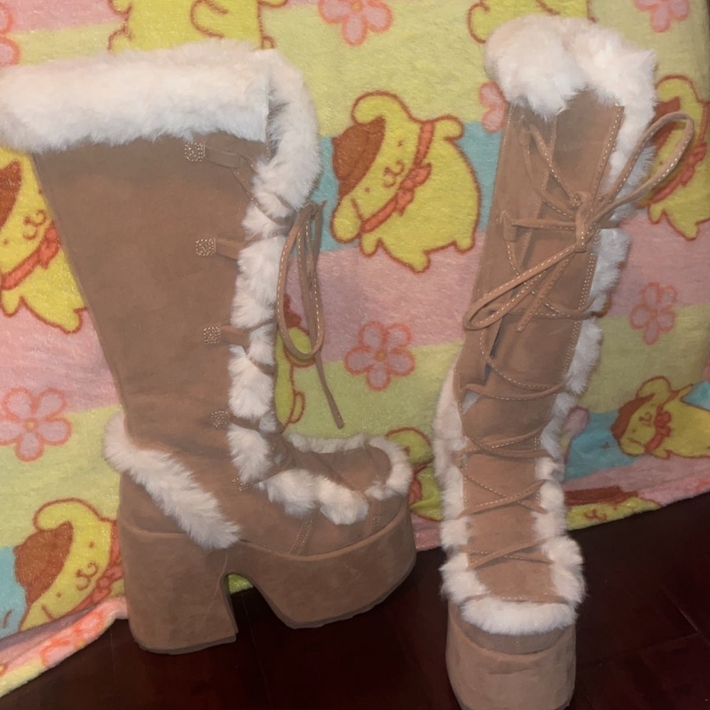 Women's Demonia Platform Boots Camel-311